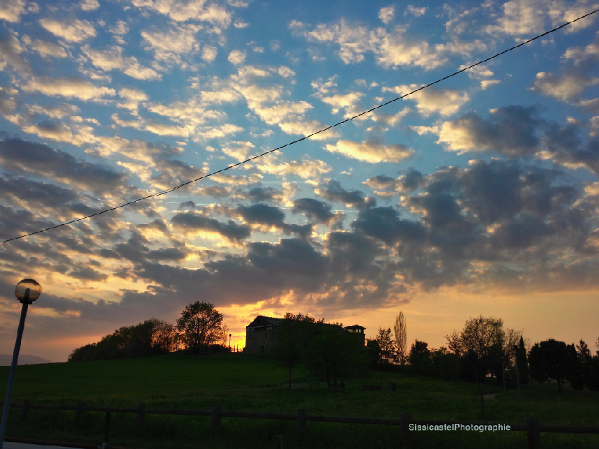 Il cielo, a tratti